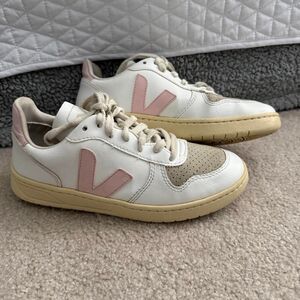 Veja Women's multi-Trainers size 7